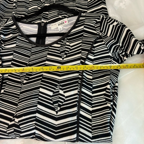 I’m in Love with Derek Women’s Black & White Large Dress! - Picture 7 of 11